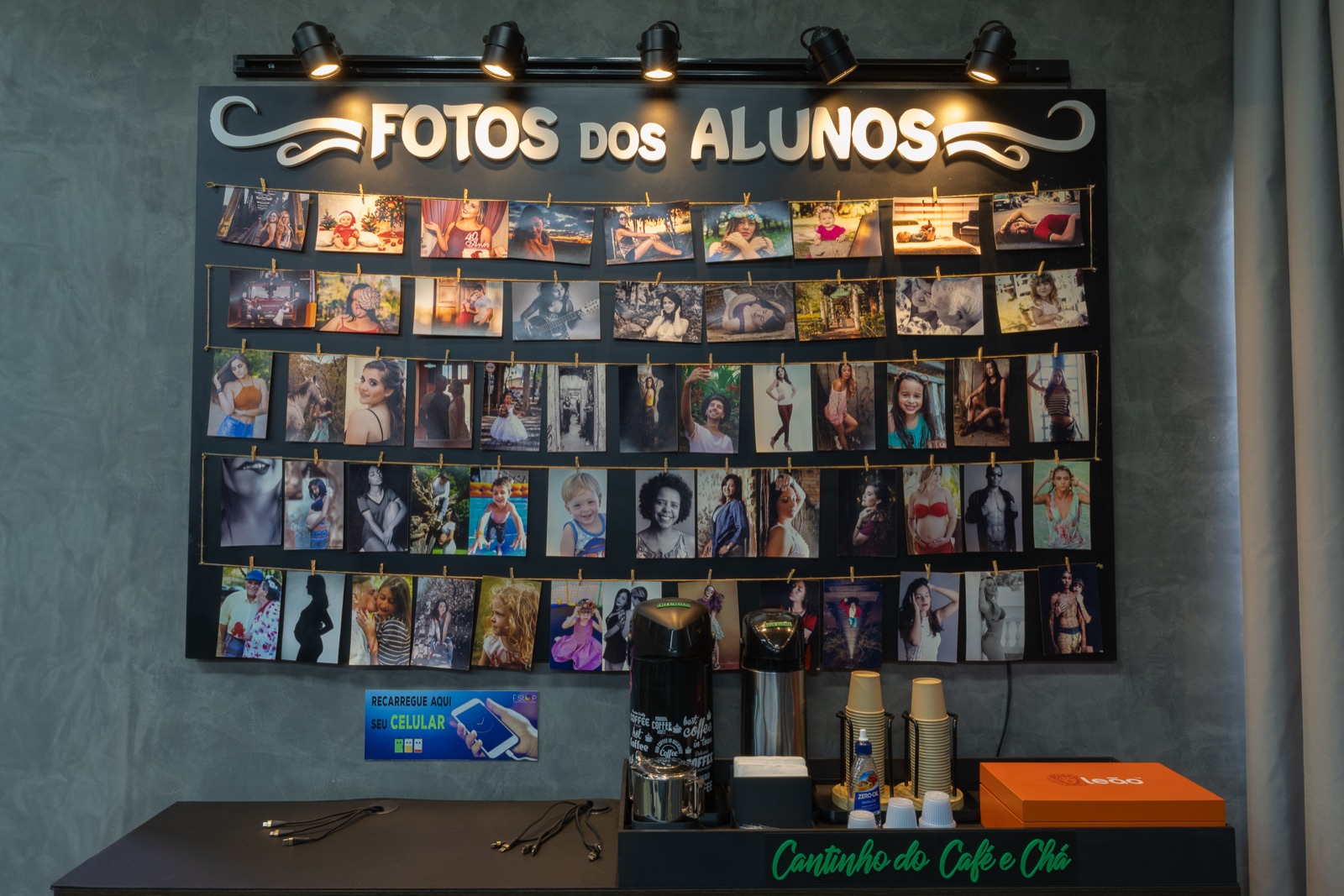 Mural de fotografias dos alunos